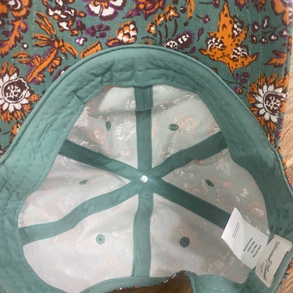 Universal thread Hat - Picture 4 of 5